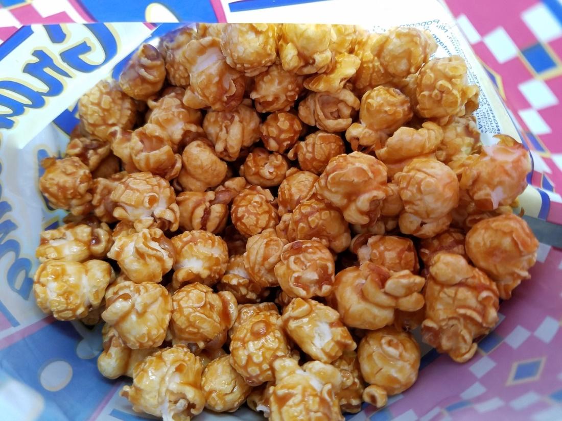 Can Dogs Eat Caramel Popcorn? Risks & Safety Tips