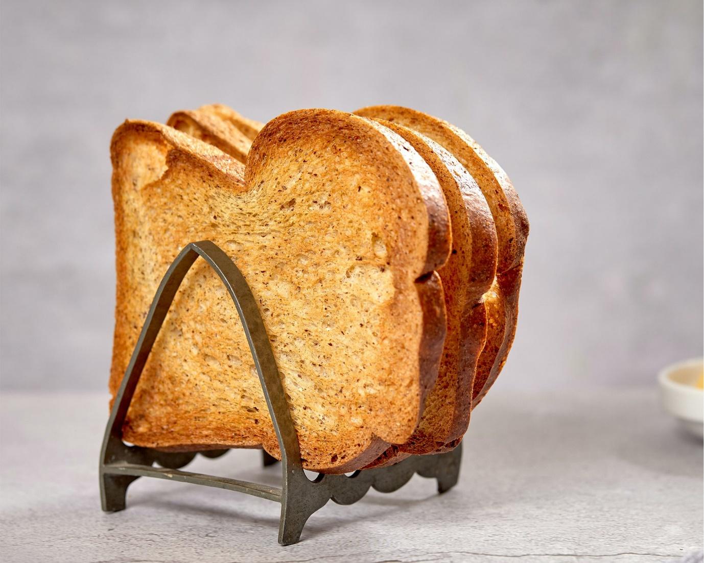 Can Dogs Eat Toast? And How Much Is Safe?